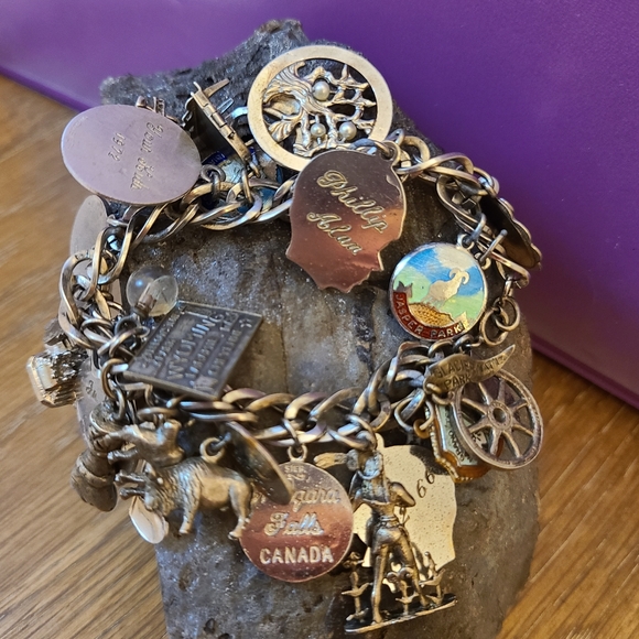 Vintage stunning heavy sterling silver charm bracelet loaded with charms-- - Picture 4 of 8